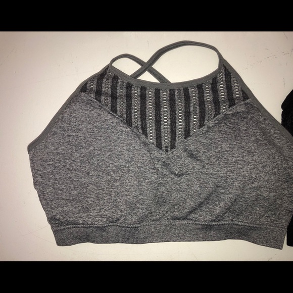 Sports bras - Picture 2 of 4